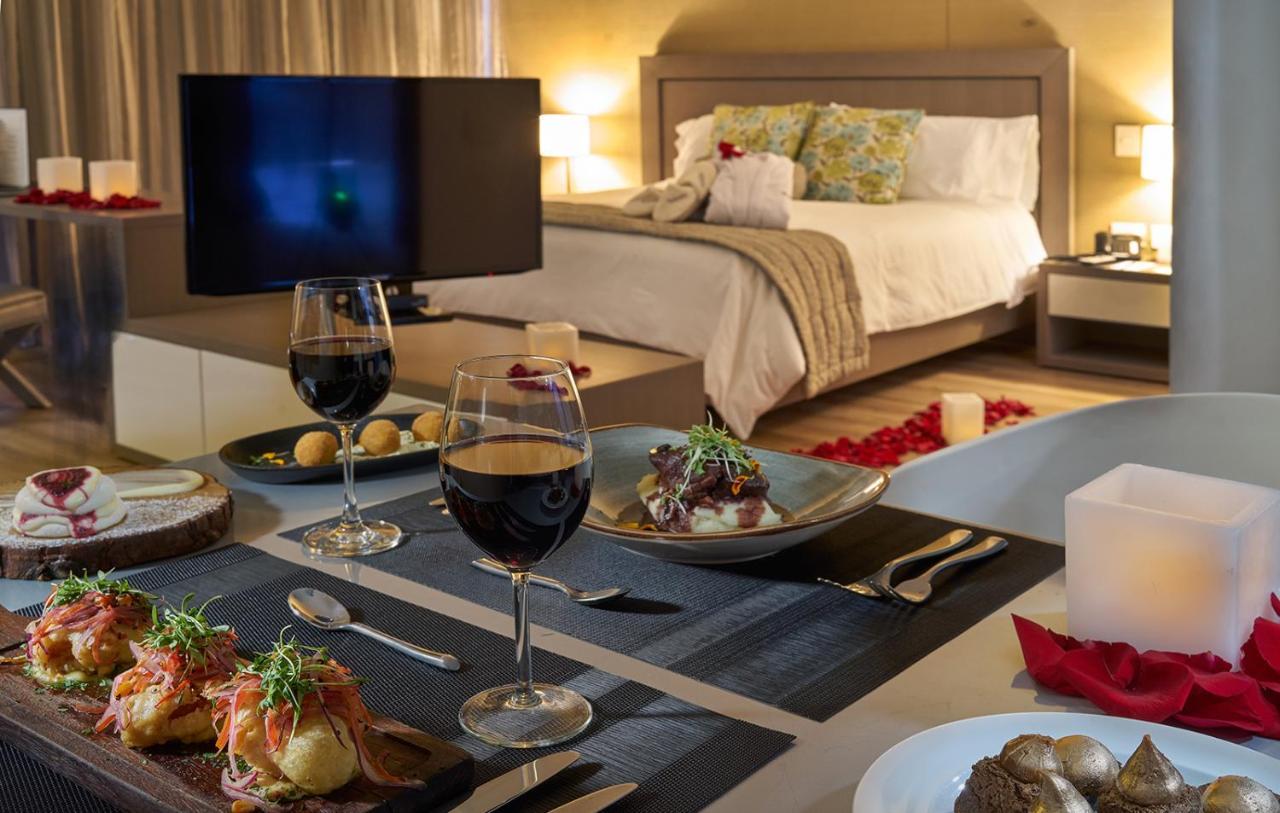 Hotel 100 Luxury Suites By Preferred Bogota Luaran gambar A room at the hotel
