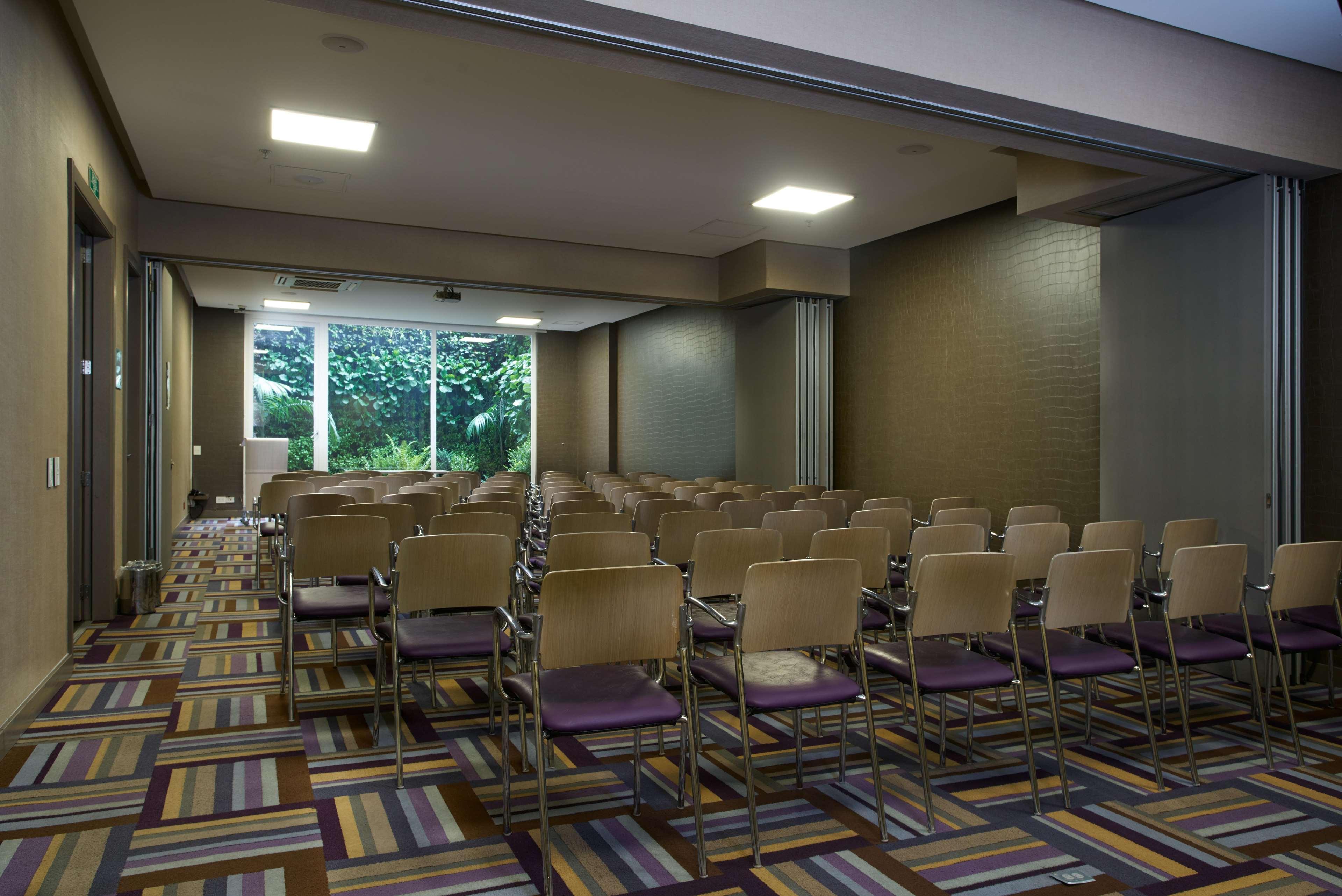 Hotel 100 Luxury Suites By Preferred Bogota Luaran gambar A meeting room at the hotel