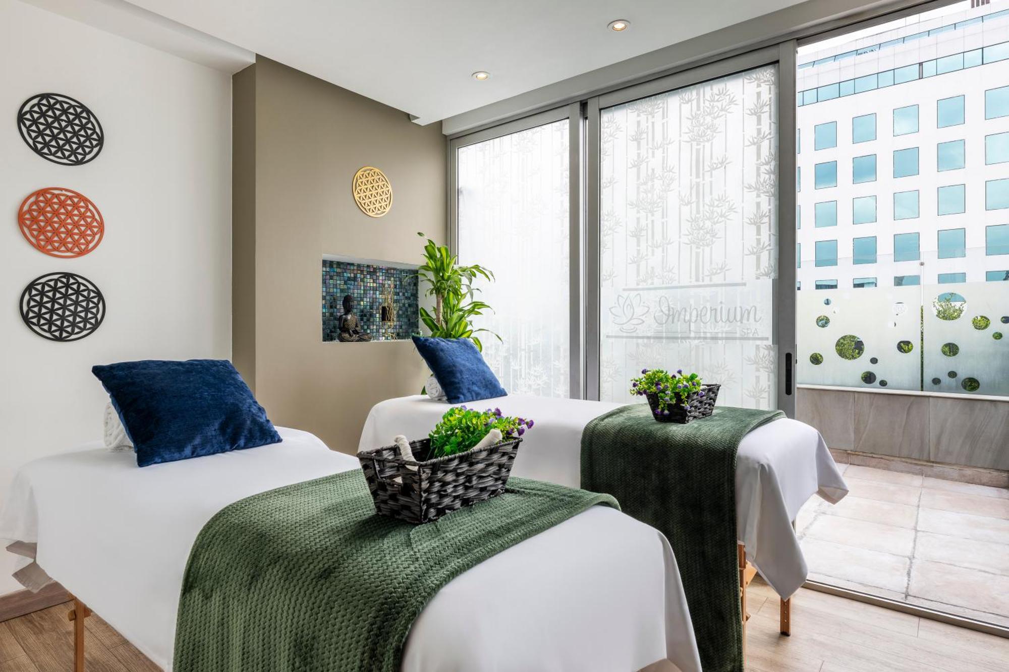 Hotel 100 Luxury Suites By Preferred Bogota Luaran gambar The Spa at The Ivy Collection