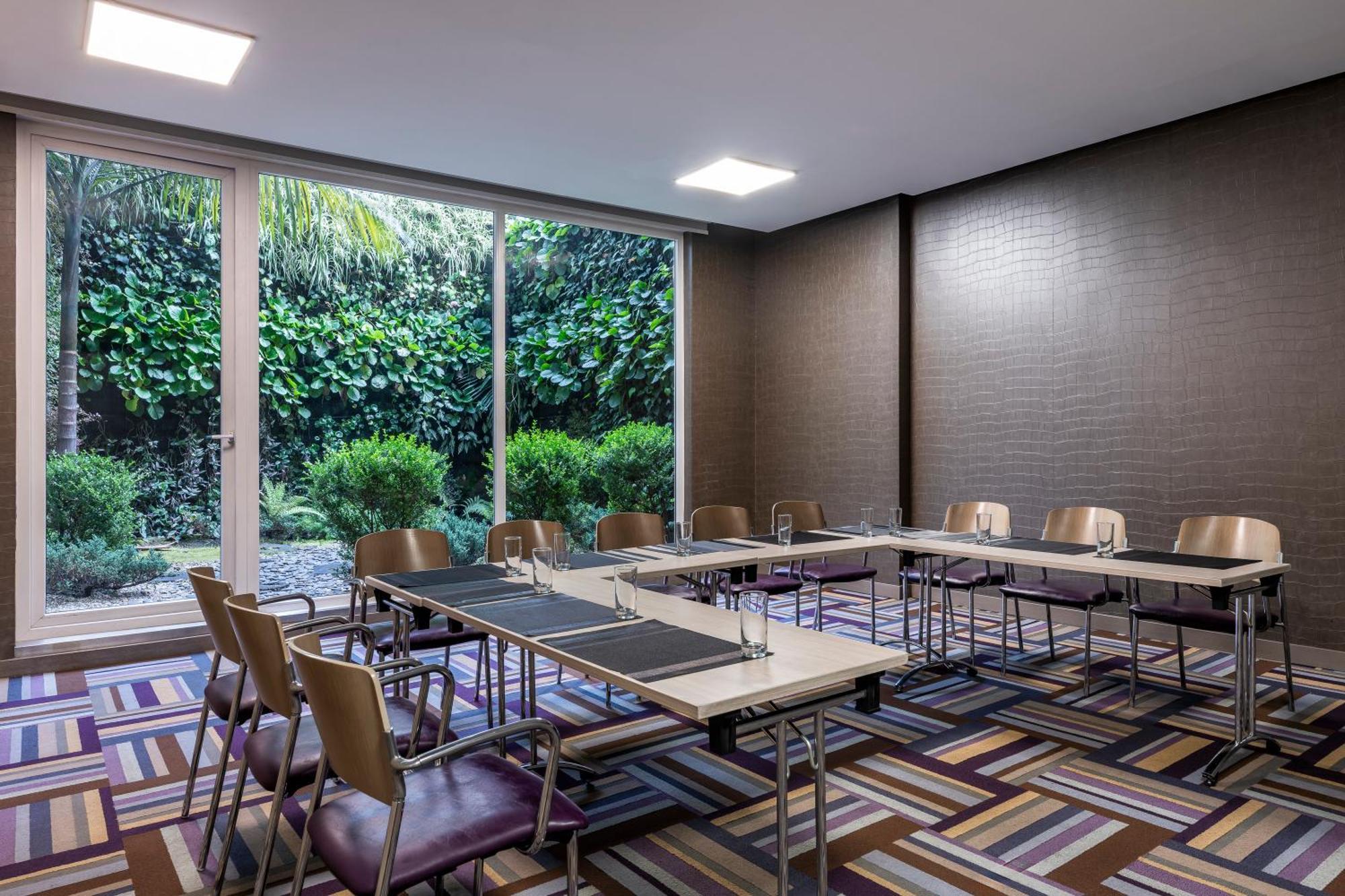 Hotel 100 Luxury Suites By Preferred Bogota Luaran gambar Meeting room