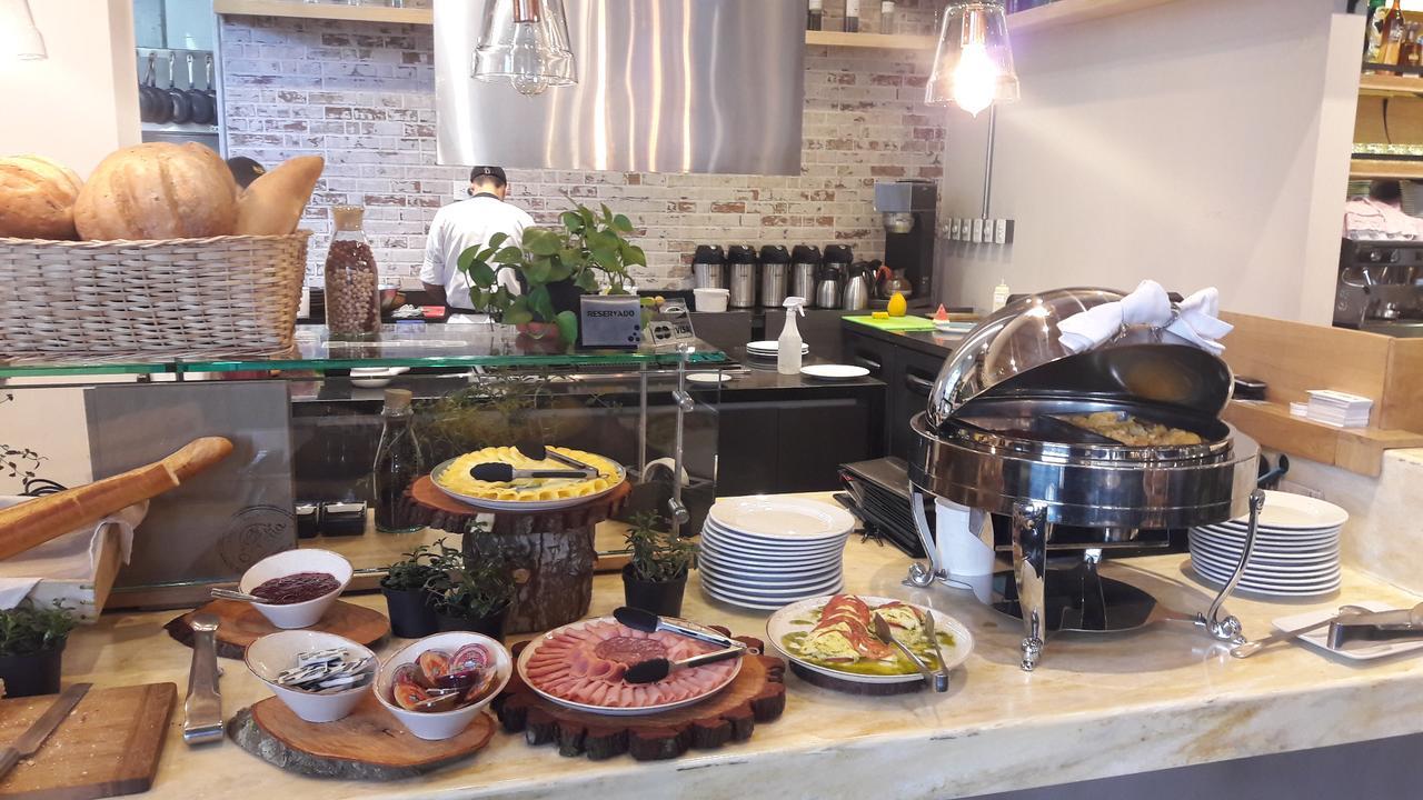 Hotel 100 Luxury Suites By Preferred Bogota Luaran gambar A buffet at a restaurant